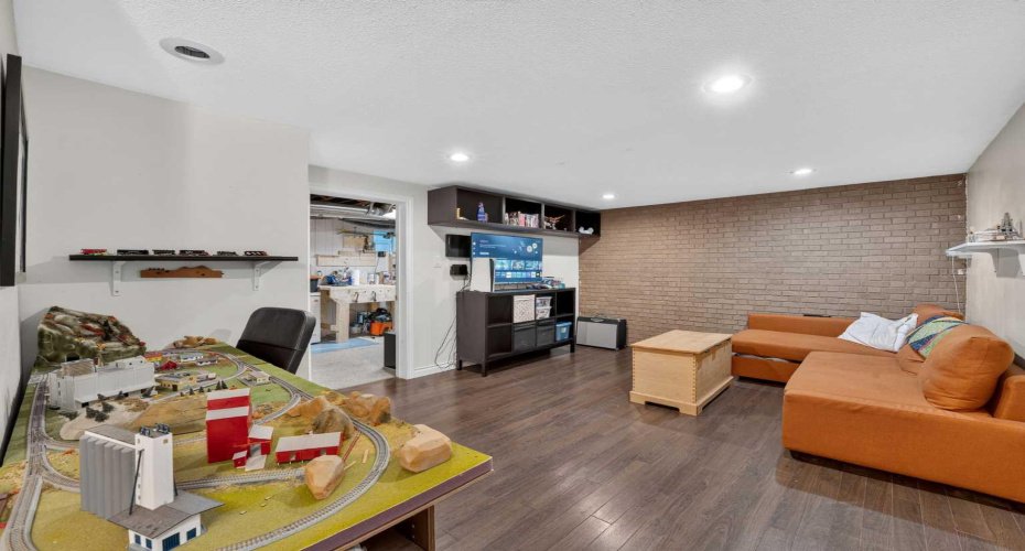 624 Regal Park, Calgary, Alberta T3E 0S6, 3 Bedrooms Bedrooms, ,2 BathroomsBathrooms,Residential,For Sale,Regal,A2323828