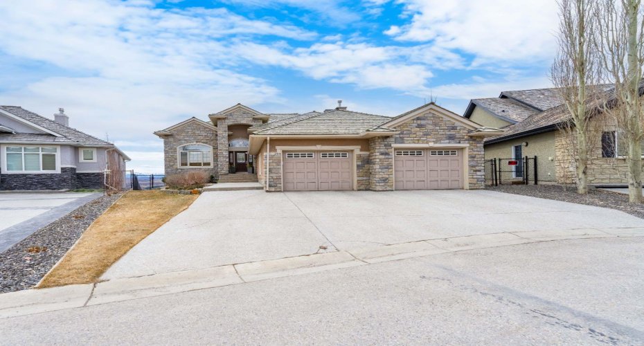 194 Gleneagles Estates Lane, Cochrane, Alberta T4C 2H8, 4 Bedrooms Bedrooms, ,4 BathroomsBathrooms,Residential,For Sale,Gleneagles Estates,A2324165
