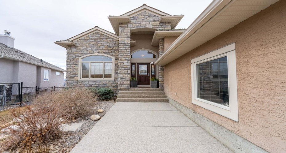 194 Gleneagles Estates Lane, Cochrane, Alberta T4C 2H8, 4 Bedrooms Bedrooms, ,4 BathroomsBathrooms,Residential,For Sale,Gleneagles Estates,A2324165