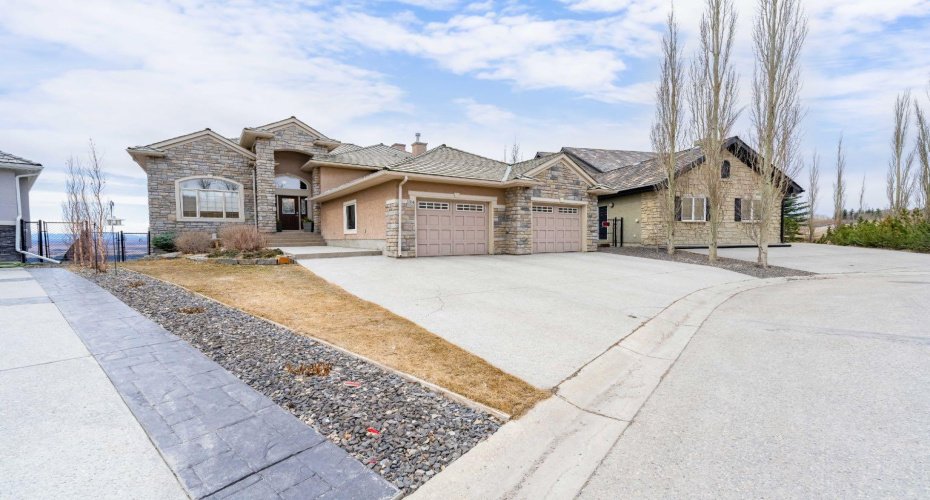194 Gleneagles Estates Lane, Cochrane, Alberta T4C 2H8, 4 Bedrooms Bedrooms, ,4 BathroomsBathrooms,Residential,For Sale,Gleneagles Estates,A2324165