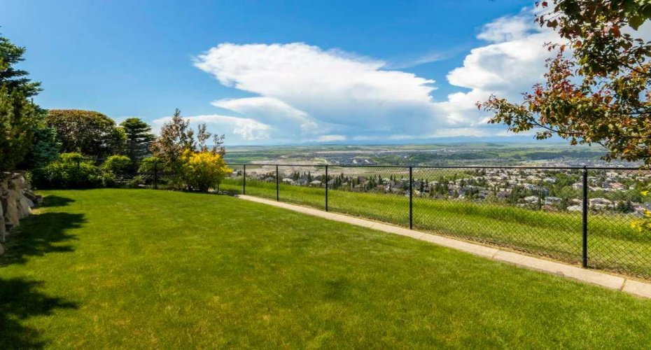 124 Gleneagles Estates Lane, Cochrane, Alberta T4C 2H7, 3 Bedrooms Bedrooms, ,3 BathroomsBathrooms,Residential,For Sale,Gleneagles Estates,A2324250