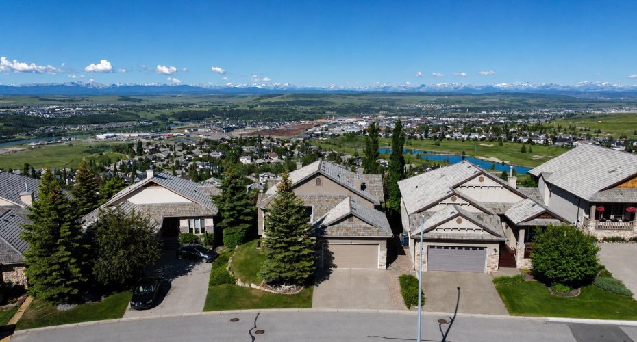 124 Gleneagles Estates Lane, Cochrane, Alberta T4C 2H7, 3 Bedrooms Bedrooms, ,3 BathroomsBathrooms,Residential,For Sale,Gleneagles Estates,A2324250