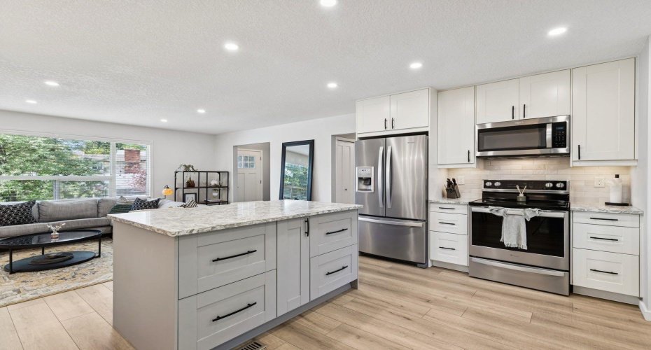 716 Cantree Road, Calgary, Alberta T2W2L5, 3 Bedrooms Bedrooms, ,3 BathroomsBathrooms,Residential,For Sale,Cantree,A2324333