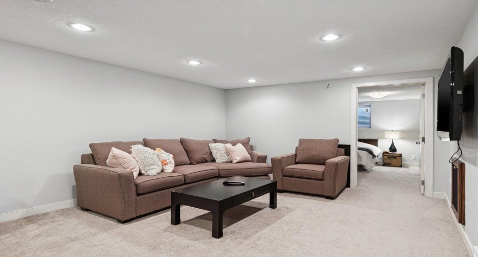 716 Cantree Road, Calgary, Alberta T2W2L5, 3 Bedrooms Bedrooms, ,3 BathroomsBathrooms,Residential,For Sale,Cantree,A2324333