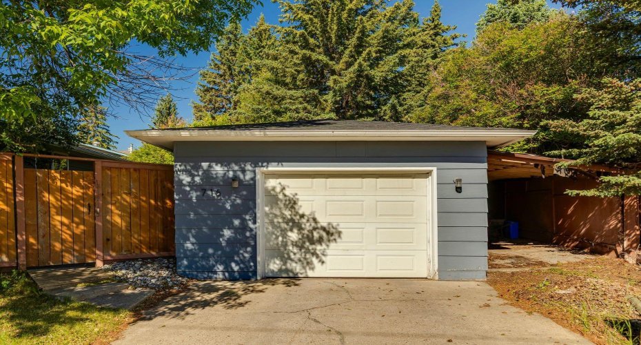 716 Cantree Road, Calgary, Alberta T2W2L5, 3 Bedrooms Bedrooms, ,3 BathroomsBathrooms,Residential,For Sale,Cantree,A2324333