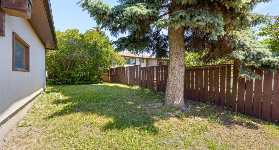 4739 Rundlewood Road, Calgary, Alberta T1Y 2N7, 4 Bedrooms Bedrooms, ,2 BathroomsBathrooms,Residential,For Sale,Rundlewood,A2324350