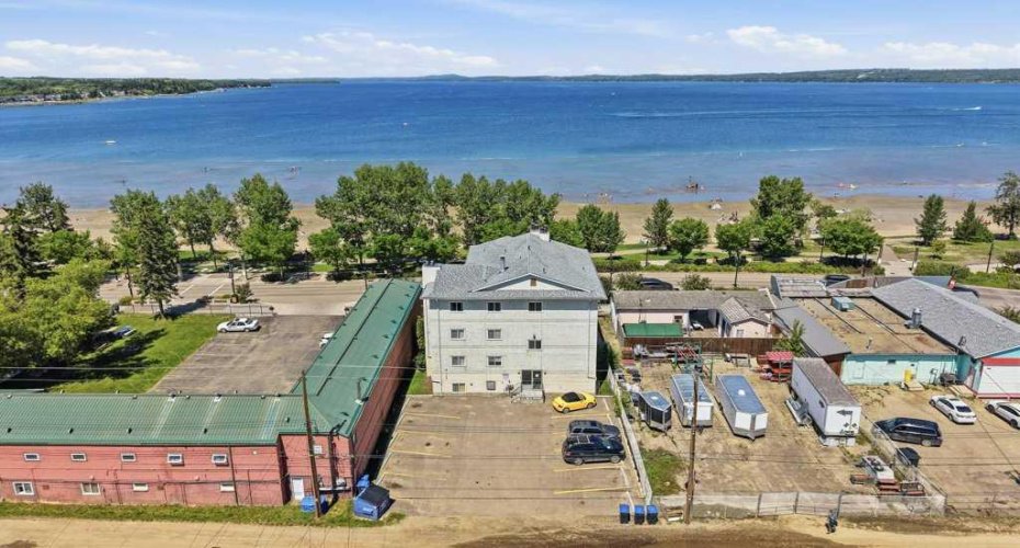 4415 Lakeshore Drive, Sylvan Lake, Alberta T4S 1C7, 2 Bedrooms Bedrooms, ,1 BathroomBathrooms,Residential,For Sale,Lakeshore,A2324375