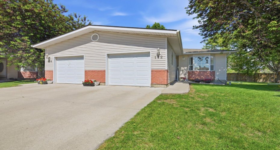 112 Dovista Court, Calgary, Alberta T2B3P4, 2 Bedrooms Bedrooms, ,2 BathroomsBathrooms,Residential,For Sale,Dovista,A2324405