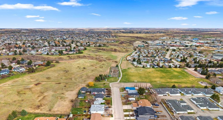 45 N Railway Street, Okotoks, Alberta T1S 1J3, 2 Bedrooms Bedrooms, ,2 BathroomsBathrooms,Residential,For Sale,N Railway,A2324434