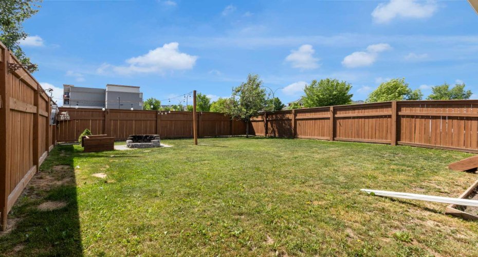 16 Fireside Place, Cochrane, Alberta T4C 0R2, 3 Bedrooms Bedrooms, ,3 BathroomsBathrooms,Residential,For Sale,Fireside,A2324458