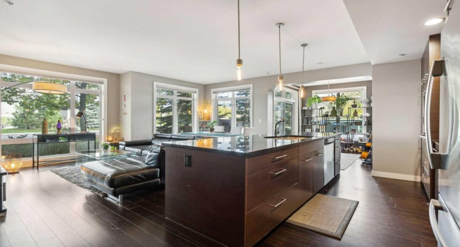 540 34 Street, Calgary, Alberta T2N 2X7, 2 Bedrooms Bedrooms, ,2 BathroomsBathrooms,Residential,For Sale,34,A2319261