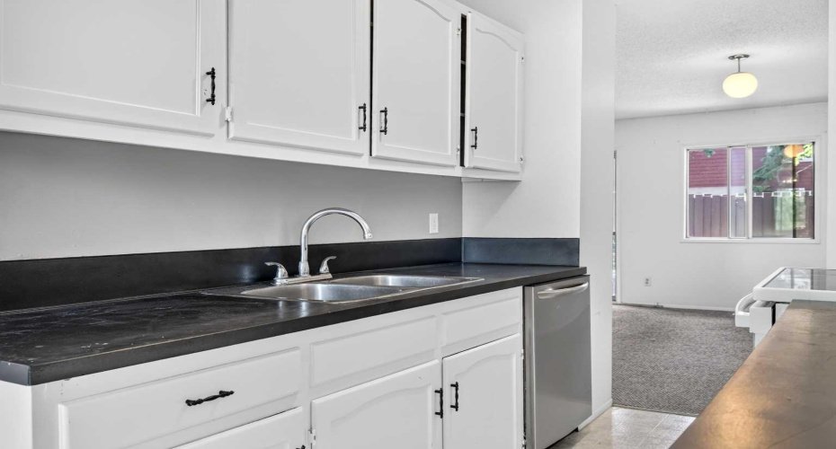 210 86 Avenue, Calgary, Alberta T2H 1N6, 3 Bedrooms Bedrooms, ,2 BathroomsBathrooms,Residential,For Sale,86,A2324597