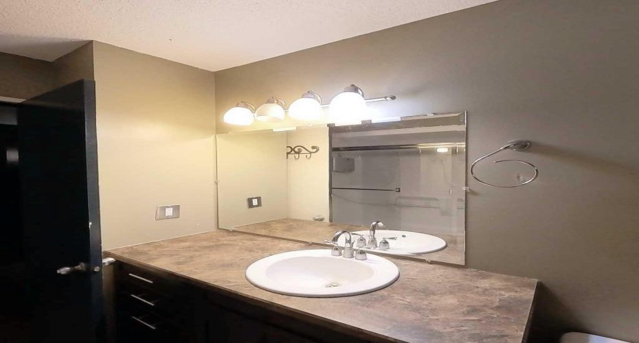 5411 51 Avenue, Rocky Mountain House, Alberta T4T1E8, 3 Bedrooms Bedrooms, ,2 BathroomsBathrooms,Residential,For Sale,51,A2311244