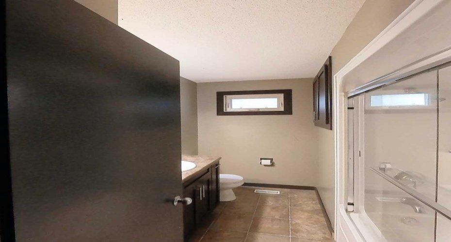 5411 51 Avenue, Rocky Mountain House, Alberta T4T1E8, 3 Bedrooms Bedrooms, ,2 BathroomsBathrooms,Residential,For Sale,51,A2311244