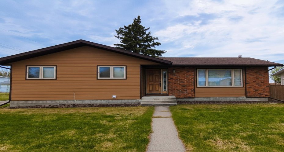 5411 51 Avenue, Rocky Mountain House, Alberta T4T1E8, 3 Bedrooms Bedrooms, ,2 BathroomsBathrooms,Residential,For Sale,51,A2311244