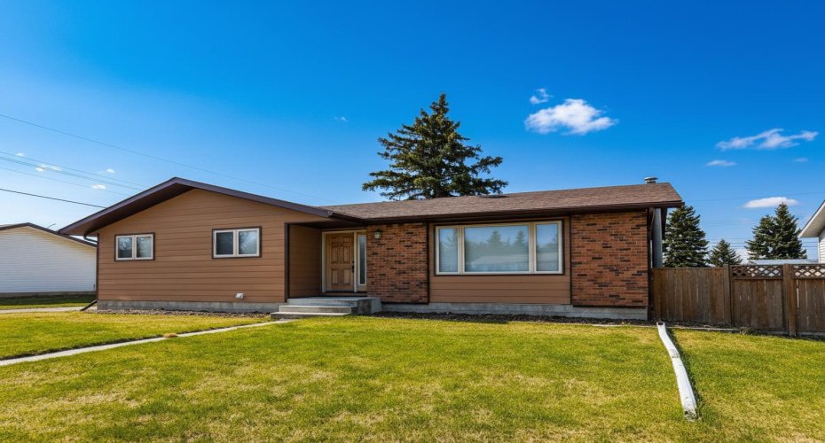 5411 51 Avenue, Rocky Mountain House, Alberta T4T1E8, 3 Bedrooms Bedrooms, ,2 BathroomsBathrooms,Residential,For Sale,51,A2311244