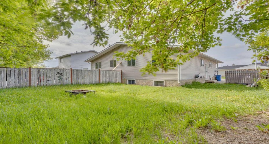 108 Caldwell Crescent, Fort McMurray, Alberta T9K1G2, 5 Bedrooms Bedrooms, ,2 BathroomsBathrooms,Residential,For Sale,Caldwell,A2315627