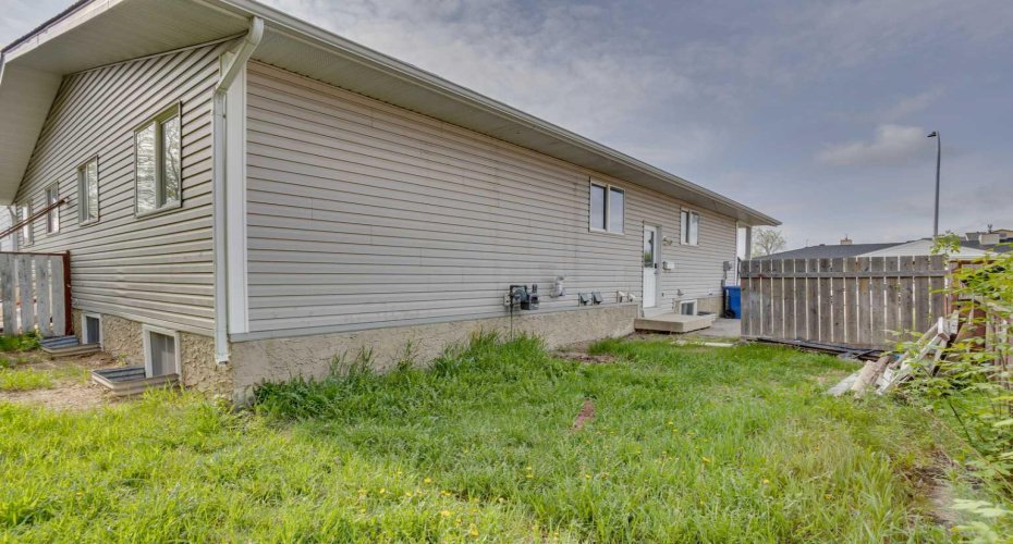 108 Caldwell Crescent, Fort McMurray, Alberta T9K1G2, 5 Bedrooms Bedrooms, ,2 BathroomsBathrooms,Residential,For Sale,Caldwell,A2315627
