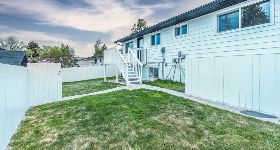 172 Pinewind Road, Calgary, Alberta T1y2g9, 5 Bedrooms Bedrooms, ,3 BathroomsBathrooms,Residential,For Sale,Pinewind,A2316074