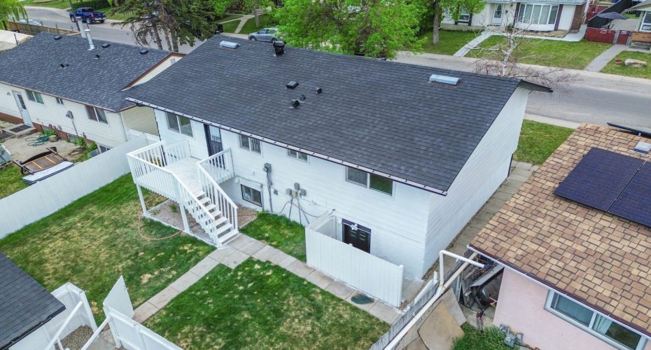 172 Pinewind Road, Calgary, Alberta T1y2g9, 5 Bedrooms Bedrooms, ,3 BathroomsBathrooms,Residential,For Sale,Pinewind,A2316074