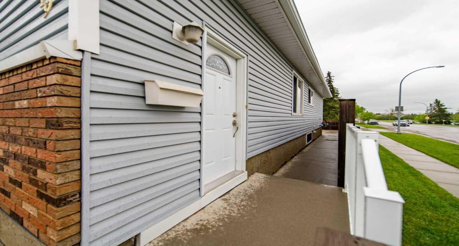 5119 30 Avenue, Calgary, Alberta T3E 6R2, 3 Bedrooms Bedrooms, ,2 BathroomsBathrooms,Residential,For Sale,30,A2317742