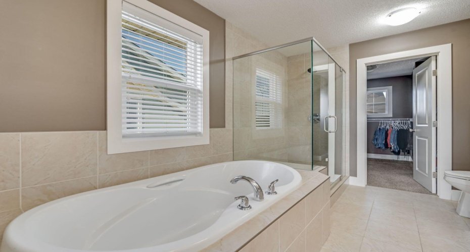 198 Mahogany Passage, Calgary, Alberta T3M 2J7, 4 Bedrooms Bedrooms, ,3 BathroomsBathrooms,Residential,For Sale,Mahogany,A2324628