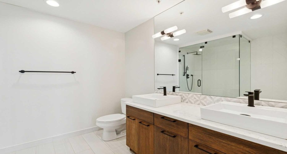 433 11 Avenue, Calgary, Alberta T2G 0C7, 2 Bedrooms Bedrooms, ,2 BathroomsBathrooms,Residential,For Sale,11,A2324652