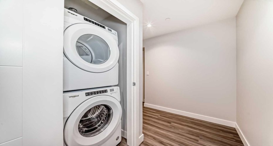 530 3 Street, Calgary, Alberta T2G2L8, 2 Bedrooms Bedrooms, ,2 BathroomsBathrooms,Residential,For Sale,3,A2324655