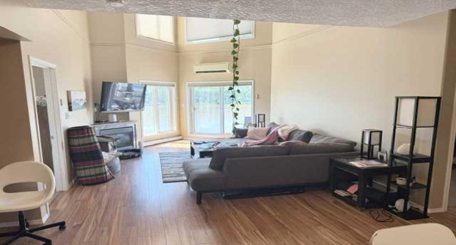 9810 94 Street, Peace River, Alberta T8S1J2, 2 Bedrooms Bedrooms, ,2 BathroomsBathrooms,Residential,For Sale,94,A2324745