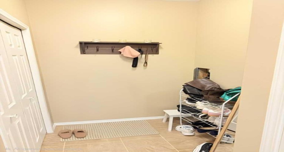 9810 94 Street, Peace River, Alberta T8S1J2, 2 Bedrooms Bedrooms, ,2 BathroomsBathrooms,Residential,For Sale,94,A2324745