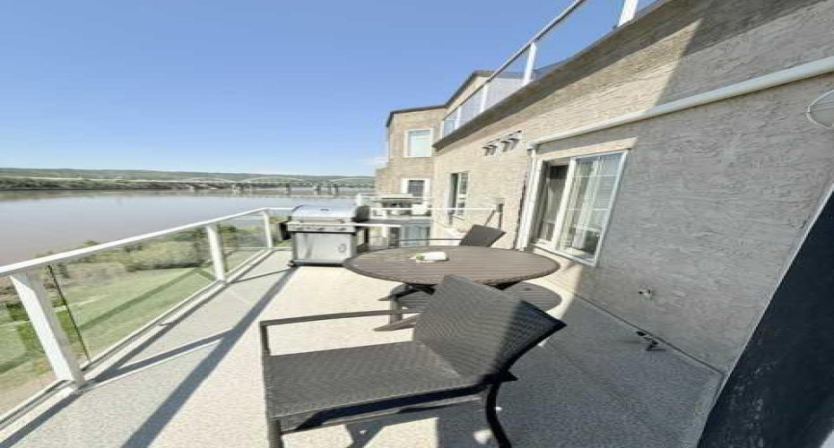 9810 94 Street, Peace River, Alberta T8S1J2, 2 Bedrooms Bedrooms, ,2 BathroomsBathrooms,Residential,For Sale,94,A2324745