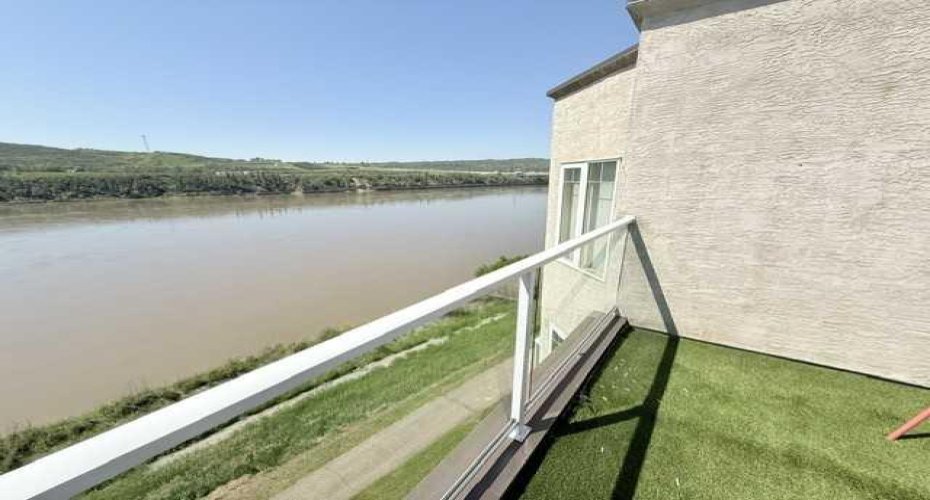 9810 94 Street, Peace River, Alberta T8S1J2, 2 Bedrooms Bedrooms, ,2 BathroomsBathrooms,Residential,For Sale,94,A2324745