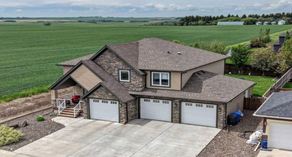 705 West Highland Link, Carstairs, Alberta T0M0N0, 3 Bedrooms Bedrooms, ,3 BathroomsBathrooms,Residential,For Sale,West Highland,A2324784