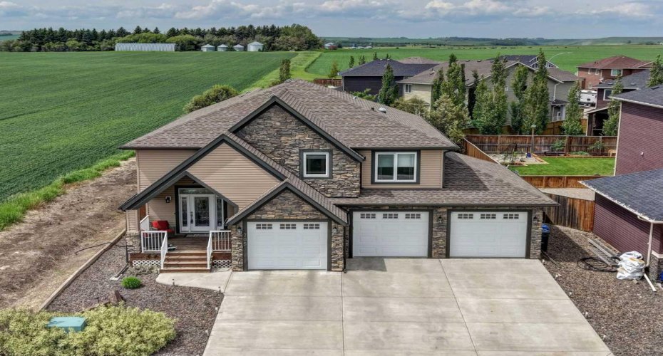 705 West Highland Link, Carstairs, Alberta T0M0N0, 3 Bedrooms Bedrooms, ,3 BathroomsBathrooms,Residential,For Sale,West Highland,A2324784