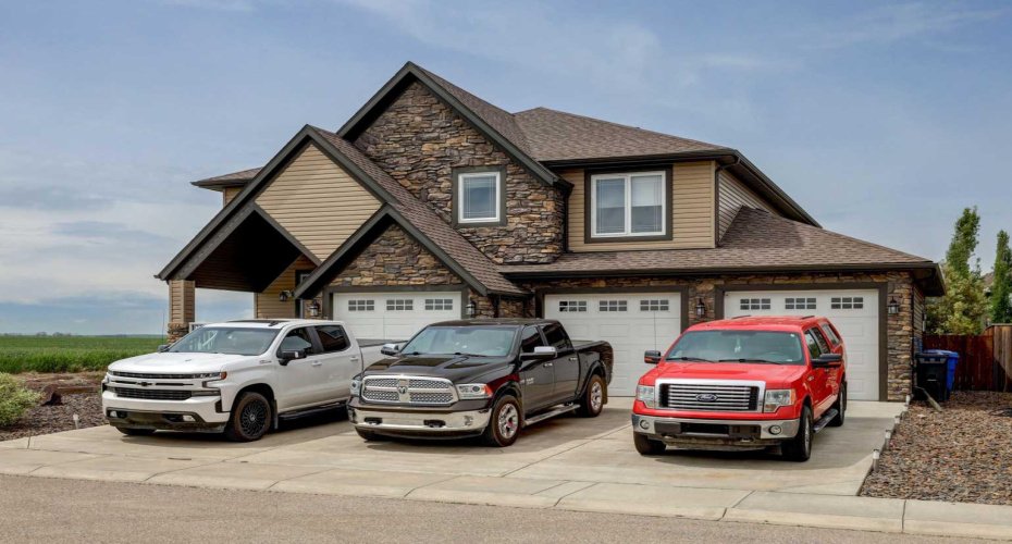 705 West Highland Link, Carstairs, Alberta T0M0N0, 3 Bedrooms Bedrooms, ,3 BathroomsBathrooms,Residential,For Sale,West Highland,A2324784