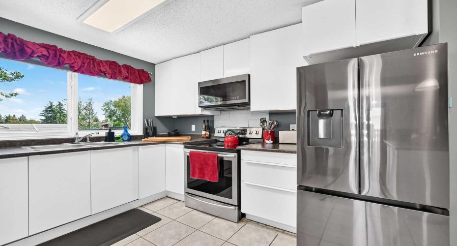 325 Flett Drive, Airdrie, Alberta T4B 1N1, 3 Bedrooms Bedrooms, ,3 BathroomsBathrooms,Residential,For Sale,Flett,A2324796