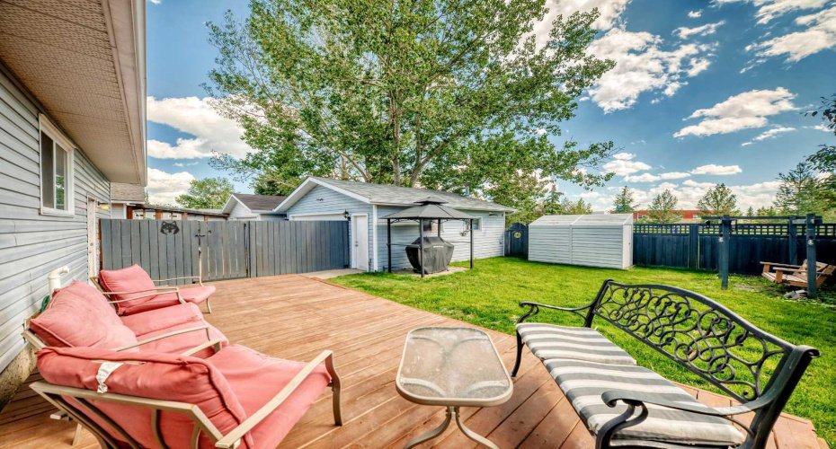 325 Flett Drive, Airdrie, Alberta T4B 1N1, 3 Bedrooms Bedrooms, ,3 BathroomsBathrooms,Residential,For Sale,Flett,A2324796