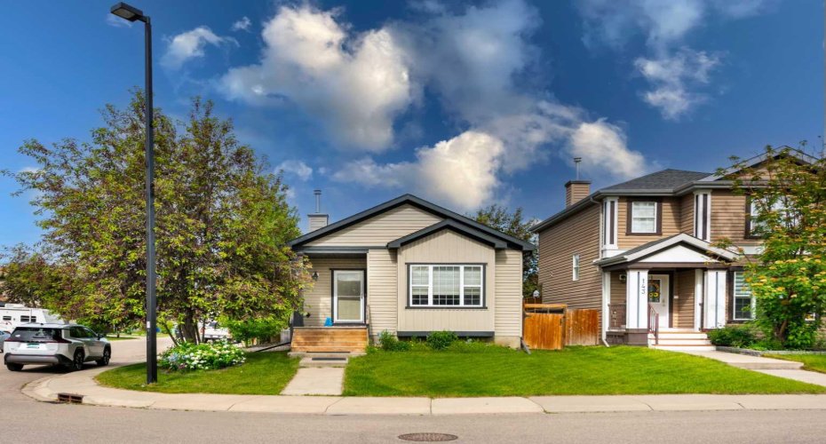 147 Sagewood Grove, Airdrie, Alberta T4B 3B2, 4 Bedrooms Bedrooms, ,2 BathroomsBathrooms,Residential,For Sale,Sagewood,A2324816