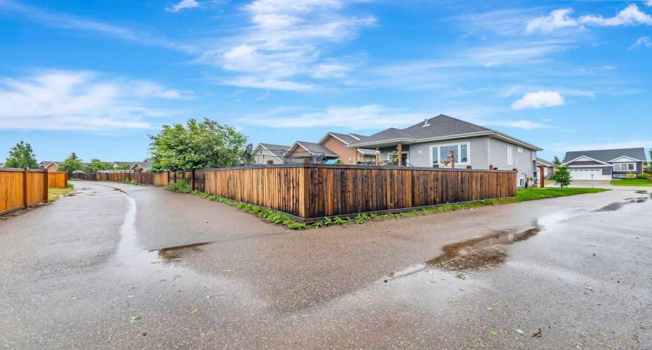 5945 18 Street, Lloydminster, Alberta T9V 3P4, 4 Bedrooms Bedrooms, ,3 BathroomsBathrooms,Residential,For Sale,18,A2324850