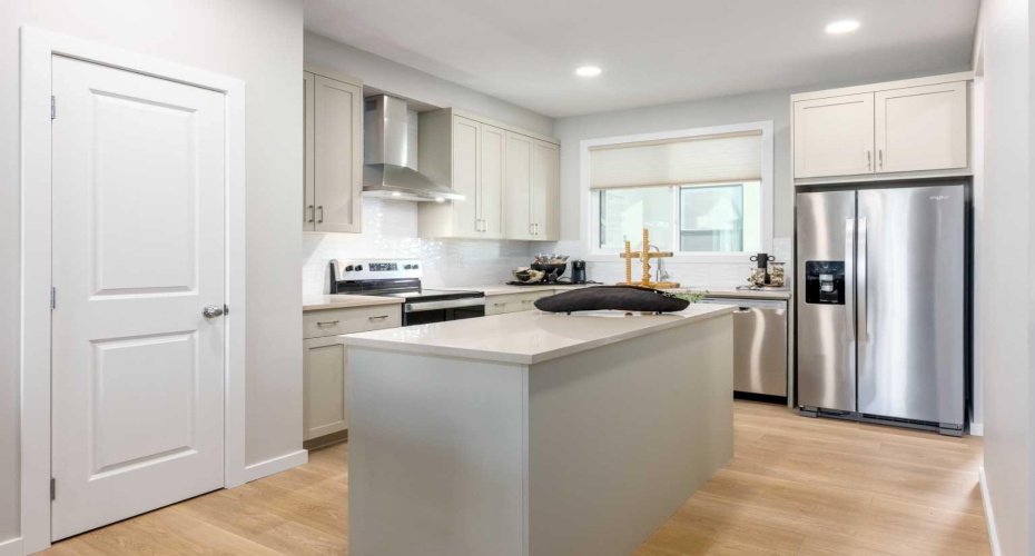 PLEASE NOTE: Photos are of a SHOWHOME of the same model – fit and finish may differ. Interior selections and floorplans shown in photos.
