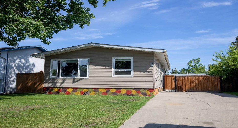 9922 81 Avenue, Grande Prairie, Alberta T8V 3T2, 4 Bedrooms Bedrooms, ,2 BathroomsBathrooms,Residential,For Sale,81,A2324864