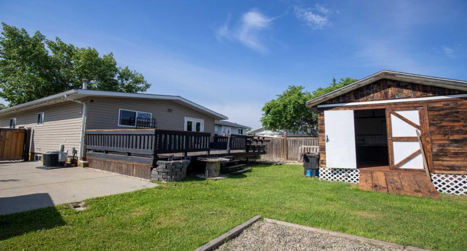 9922 81 Avenue, Grande Prairie, Alberta T8V 3T2, 4 Bedrooms Bedrooms, ,2 BathroomsBathrooms,Residential,For Sale,81,A2324864