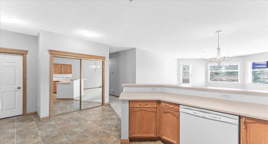 200 Lincoln Way, Calgary, Alberta T3E 7G7, 2 Bedrooms Bedrooms, ,2 BathroomsBathrooms,Residential,For Sale,Lincoln,A2324902