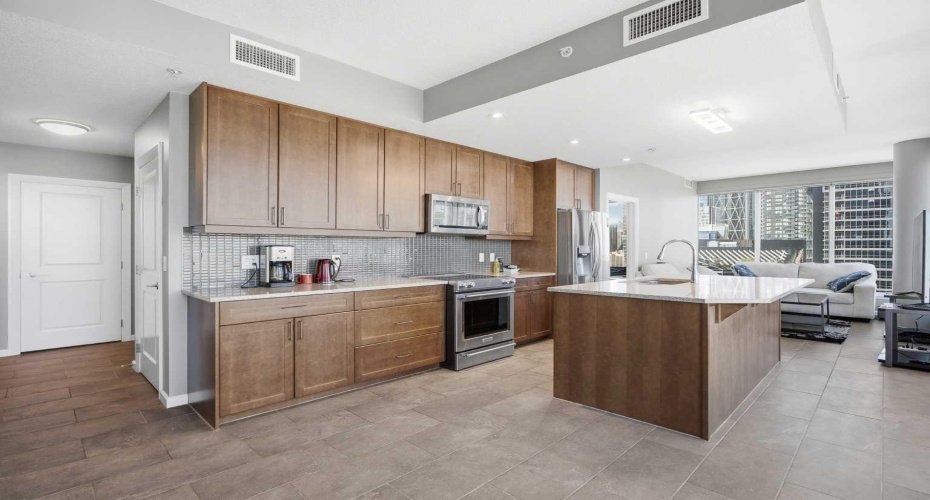 211 13 Avenue, Calgary, Alberta T2G 1E1, 2 Bedrooms Bedrooms, ,2 BathroomsBathrooms,Residential,For Sale,13,A2324815