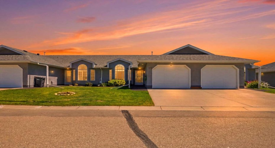 13 Parklane Place, Strathmore, Alberta T1P 1K7, 2 Bedrooms Bedrooms, ,2 BathroomsBathrooms,Residential,For Sale,Parklane,A2324992