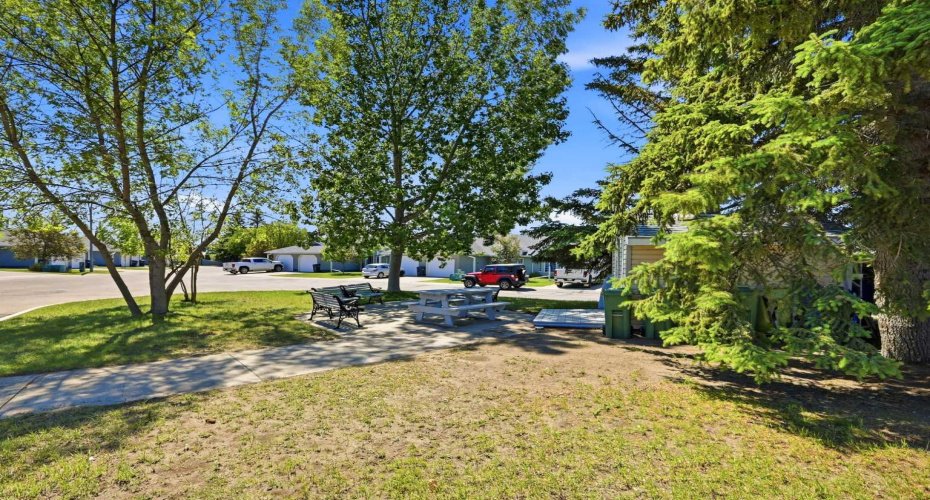 13 Parklane Place, Strathmore, Alberta T1P 1K7, 2 Bedrooms Bedrooms, ,2 BathroomsBathrooms,Residential,For Sale,Parklane,A2324992