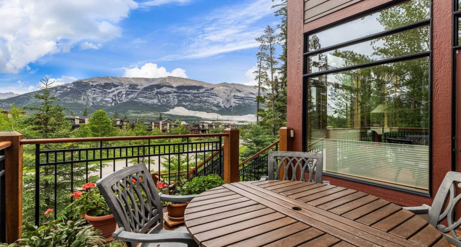 101 Armstrong Place, Canmore, Alberta T1W 3M2, 3 Bedrooms Bedrooms, ,4 BathroomsBathrooms,Residential,For Sale,Armstrong,A2325008
