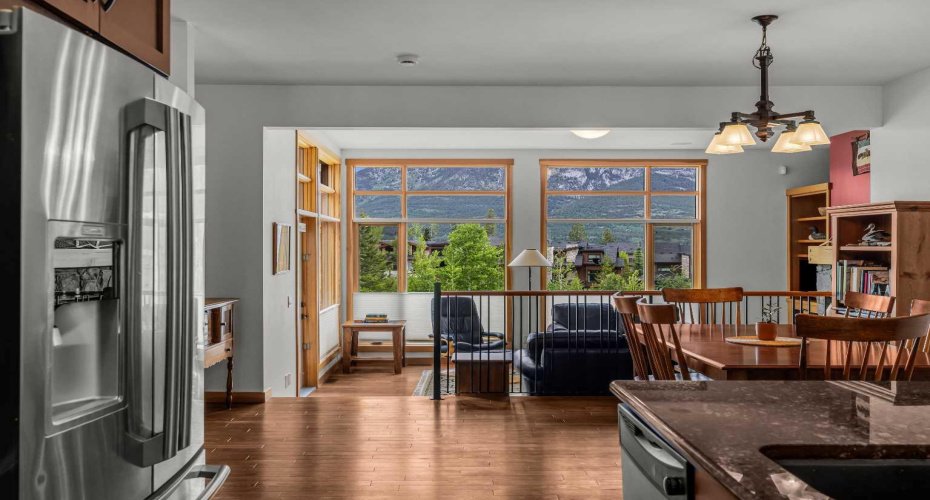 101 Armstrong Place, Canmore, Alberta T1W 3M2, 3 Bedrooms Bedrooms, ,4 BathroomsBathrooms,Residential,For Sale,Armstrong,A2325008