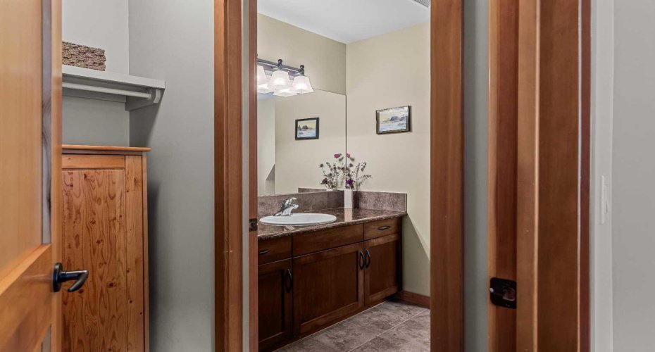 101 Armstrong Place, Canmore, Alberta T1W 3M2, 3 Bedrooms Bedrooms, ,4 BathroomsBathrooms,Residential,For Sale,Armstrong,A2325008