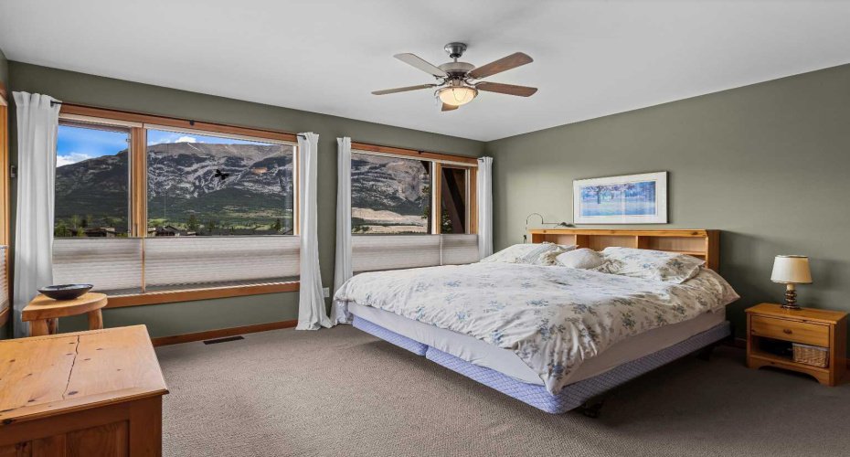 101 Armstrong Place, Canmore, Alberta T1W 3M2, 3 Bedrooms Bedrooms, ,4 BathroomsBathrooms,Residential,For Sale,Armstrong,A2325008